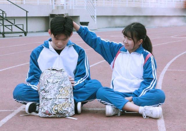 初中早恋班主任应该怎么处理,初中班主任发现学生早恋怎么办