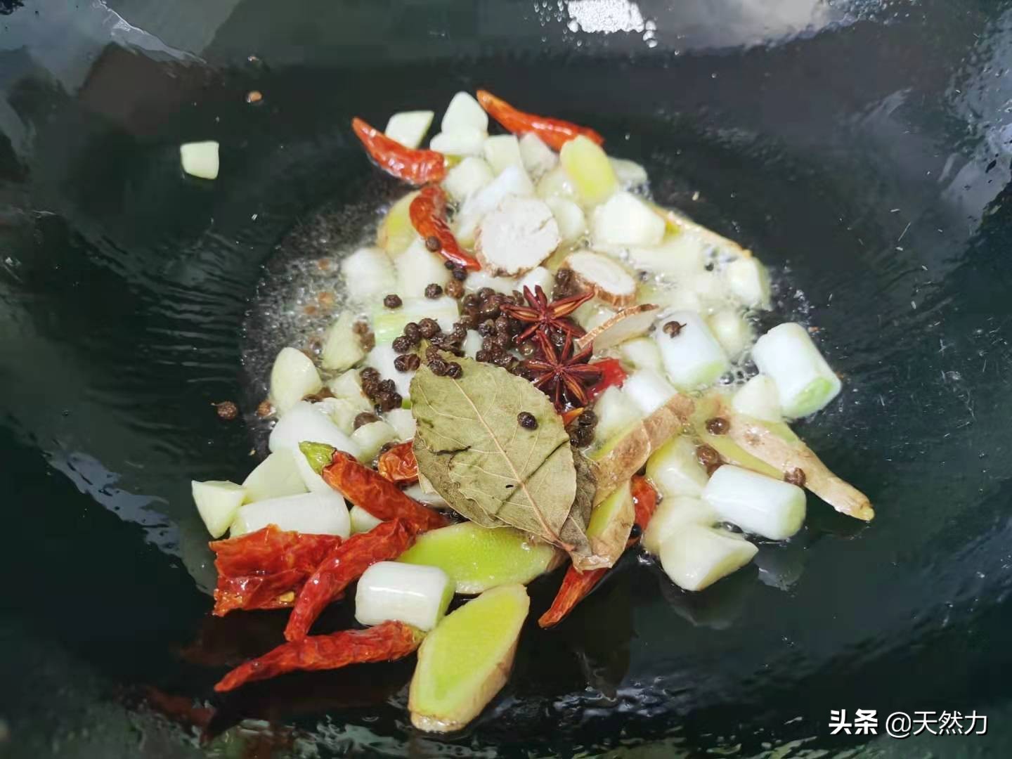 炒鸡怎么做不腥又好吃,炒鸡怎么做才能又香又嫩