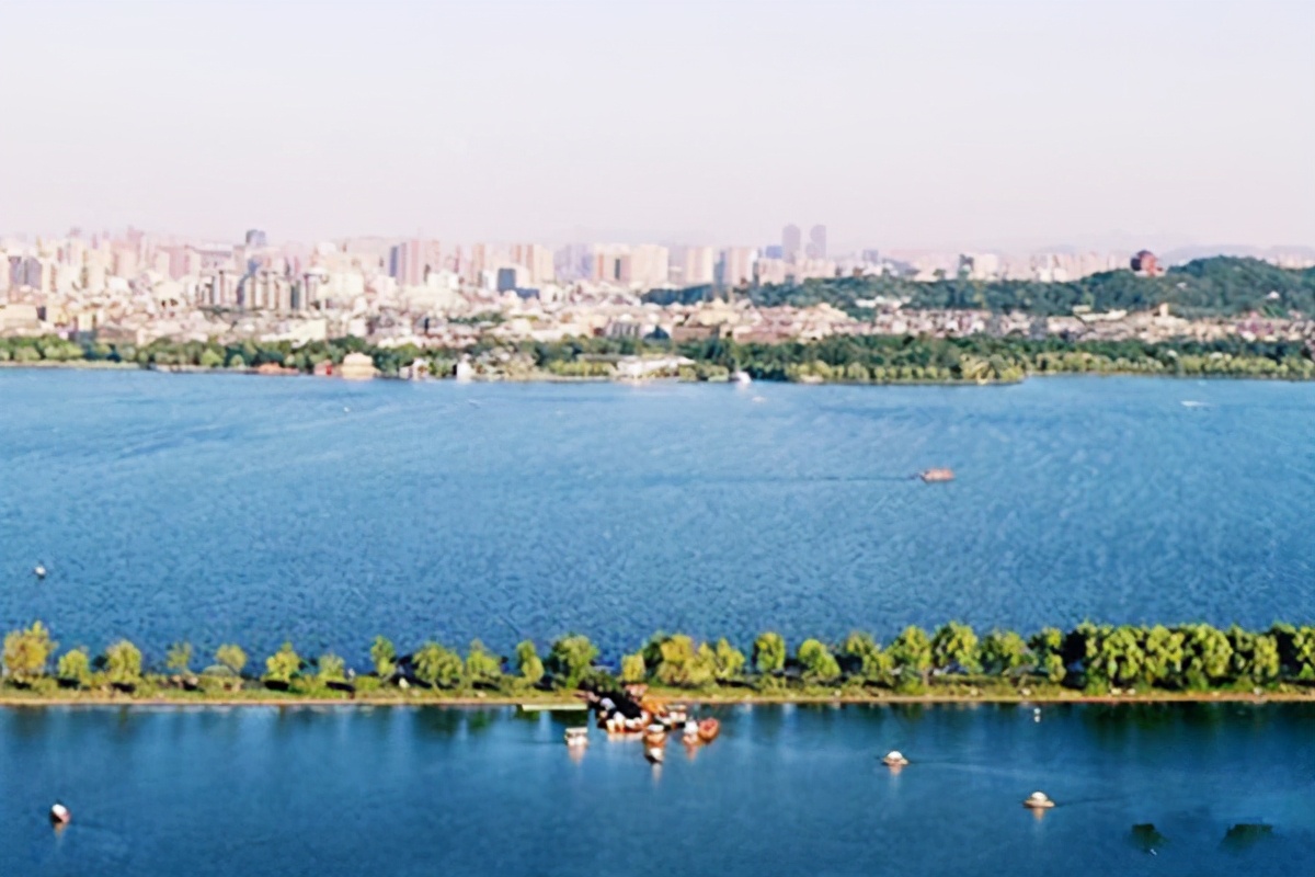 白居易苏轼杨万里写西湖的诗句,白居易西湖美景的七首诗