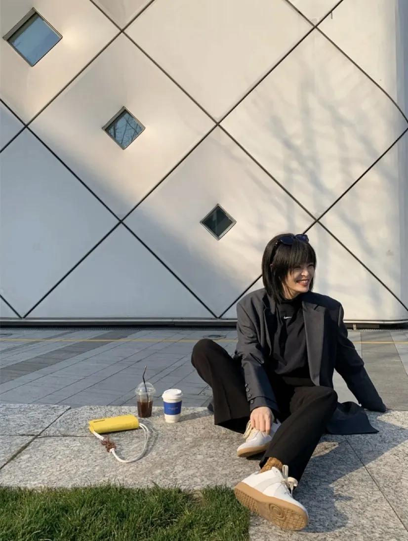 小白鞋烂大街是你没遇到这些款式,小白鞋问什么那么难穿