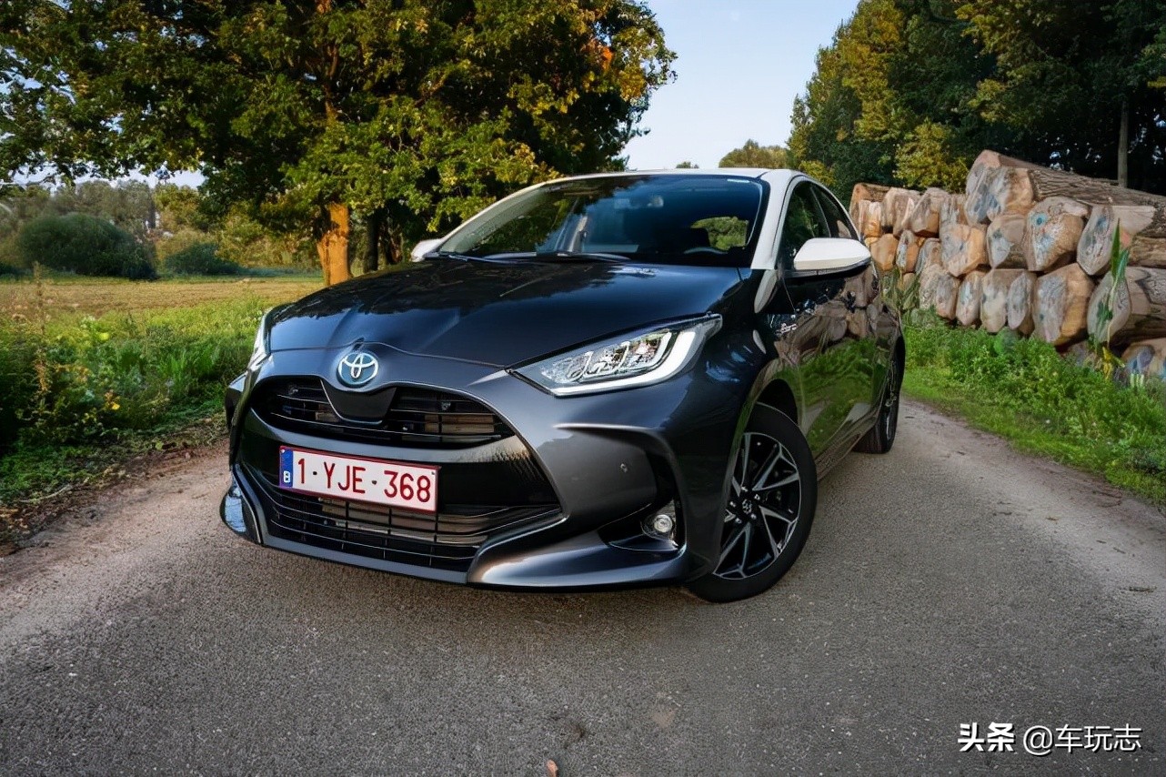 混合动力车丰田雅力士视频,丰田全新雅力士yariscross