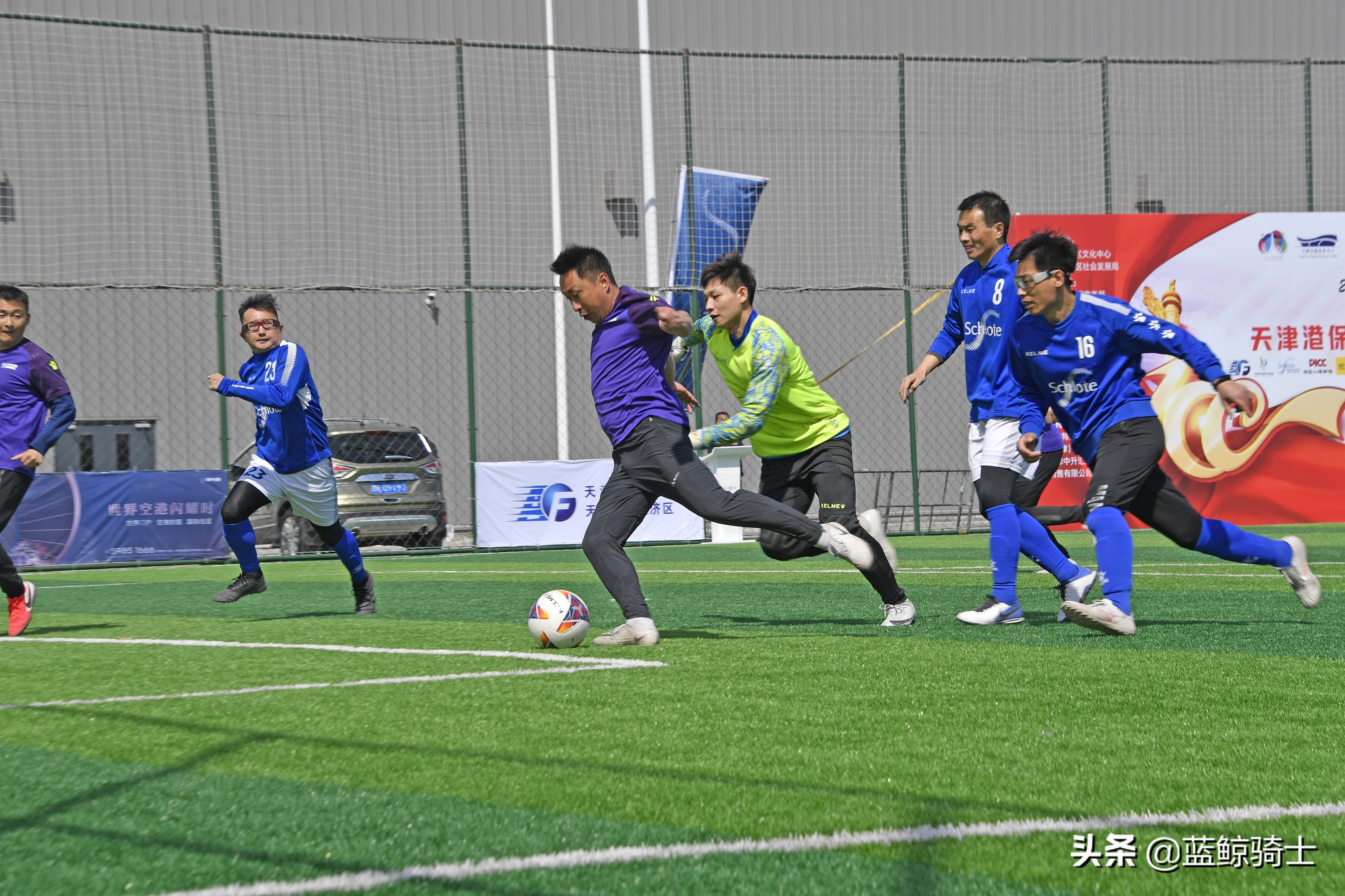 天津一家德国汽车配件工厂内的足球比赛