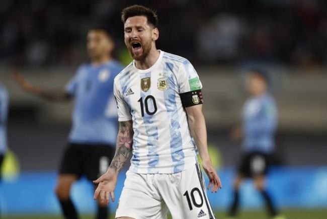 梅西力压莱万第七次夺得金球奖,梅西荣膺2023年金球奖全过程