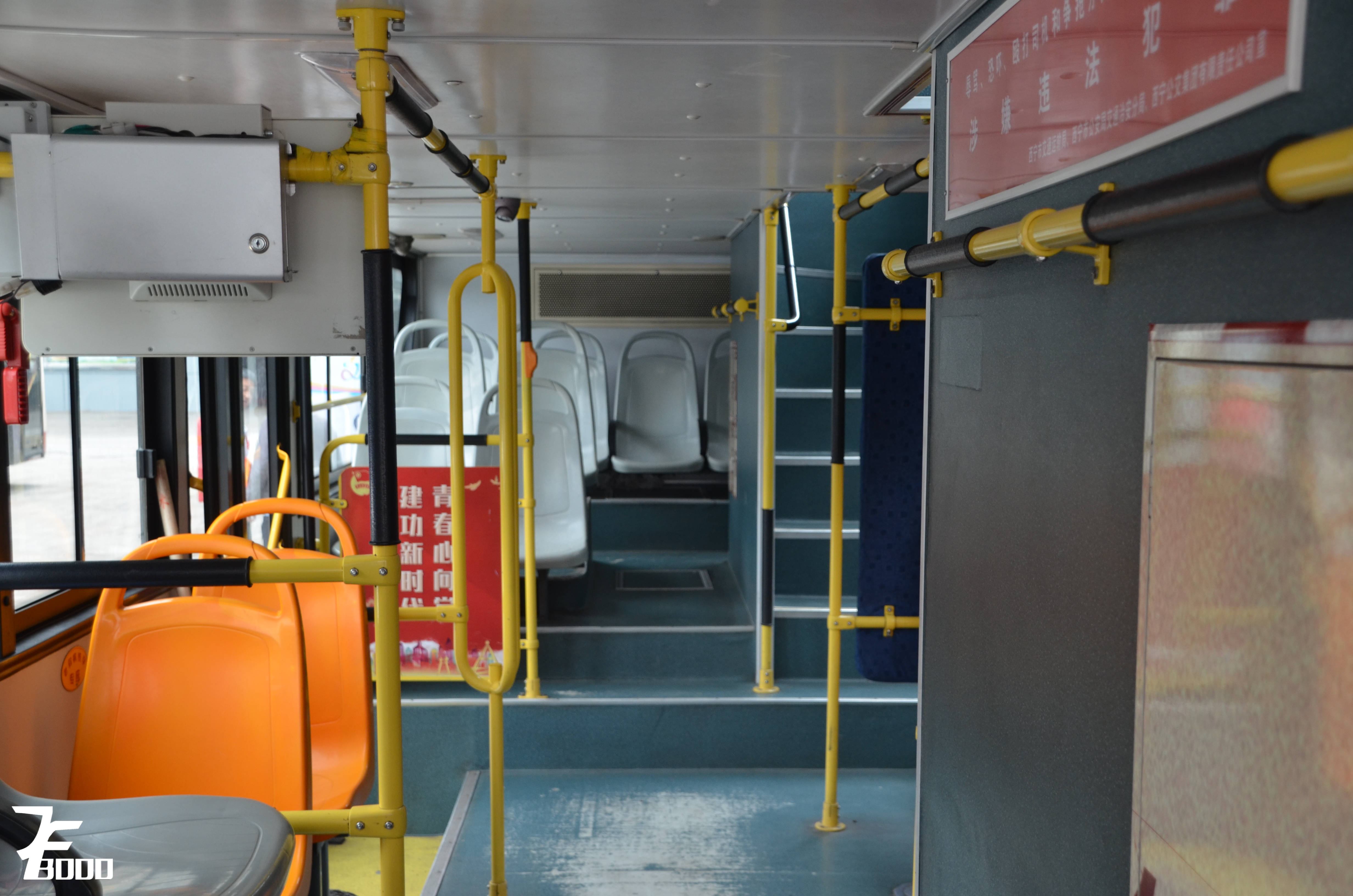 机房的渣评21西宁公交亚星JS6111SHCJ