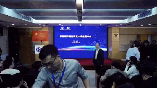 “世界属于视觉中国”敢*国卖**旗国徽的视觉中国官网已打不开了…