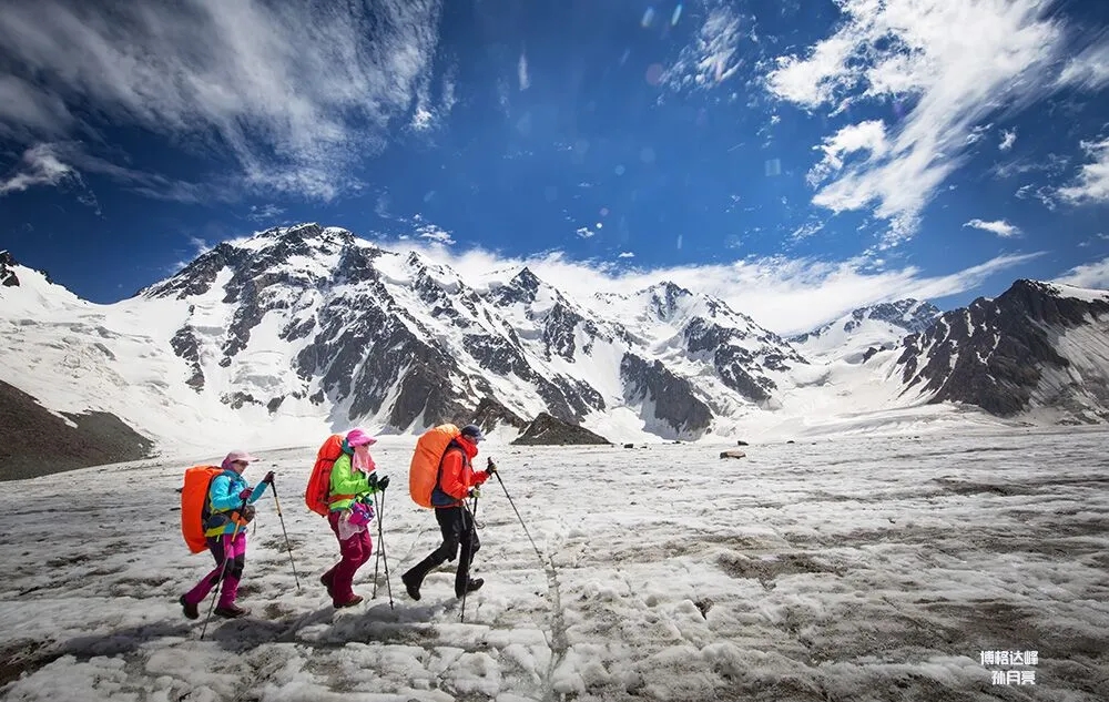 徒步穿越新疆博格达峰,新疆最凶险穿越戈壁路线