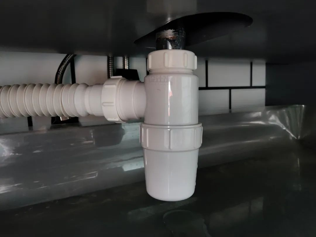 马桶反味怎么办?找出原因对症下药!也许倒点水就好了