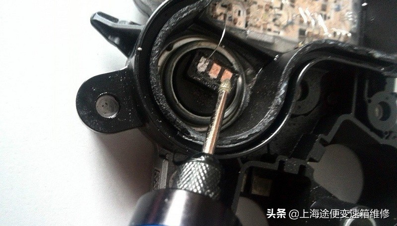 09年宝马730修变速箱讲解,2011年宝马730变速箱传感器故障