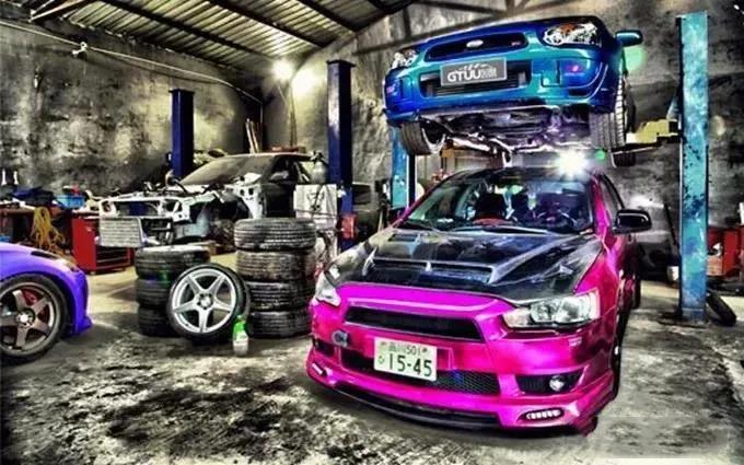 汽车自燃车主自己点的火,汽车自燃了旁边的车怎么办