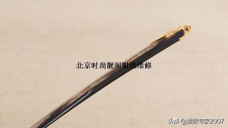 卡地亚眼镜珍贵材质系列,卡地亚眼镜金色的都是什么材质