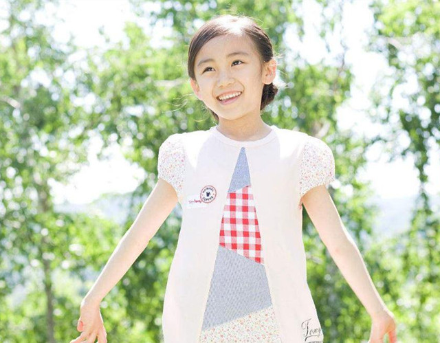 13岁女生扫雪冻伤手指险截肢,13岁女生扫雪手变黑险遭截肢