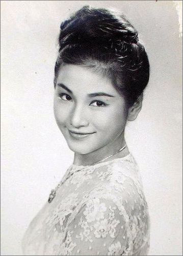 郑佩佩怀孕8次,郑佩佩的一生恋情