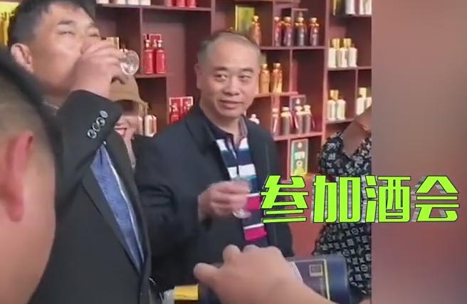 大衣哥品酒,大衣哥当评委被调侃
