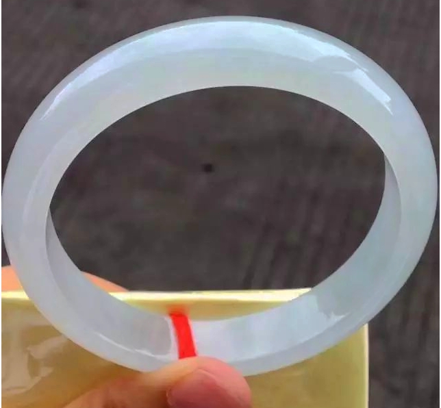 翡翠宝石怎样来鉴定,鉴定翡翠真假的方法