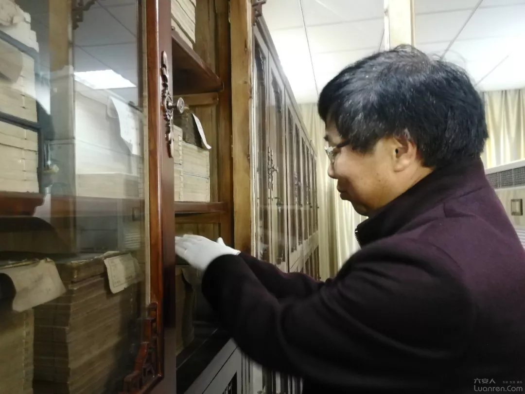 一个人、22年、2.2万册古籍书，皖西学院有“国宝”……