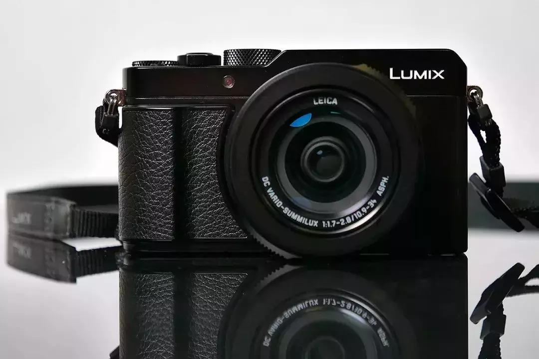 徕卡q2怎么换皮,徕卡老镜头翻新辨别