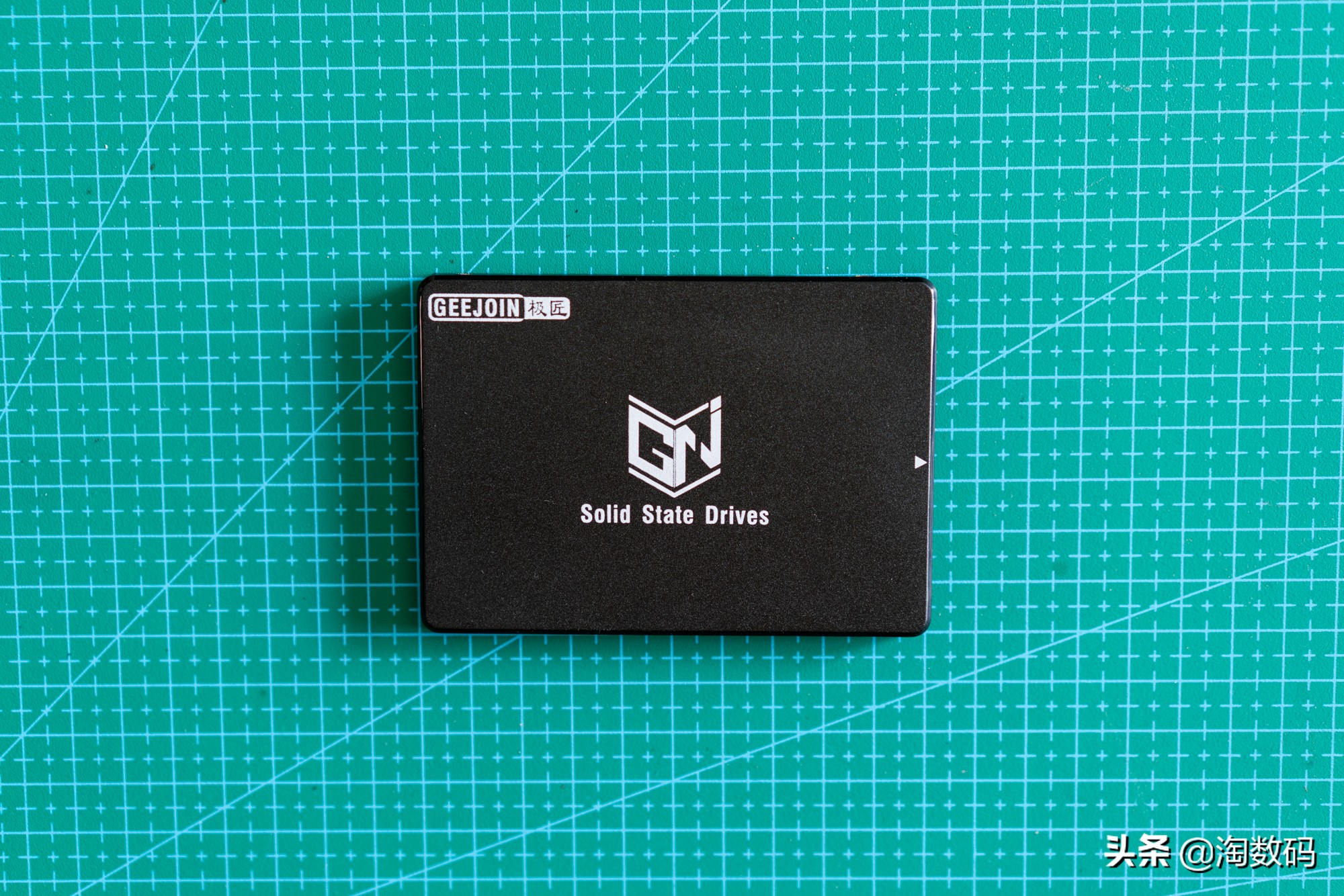 人穷就要逛闲鱼：￥79元包邮近全新240GB极匠三年保固态硬盘拆测