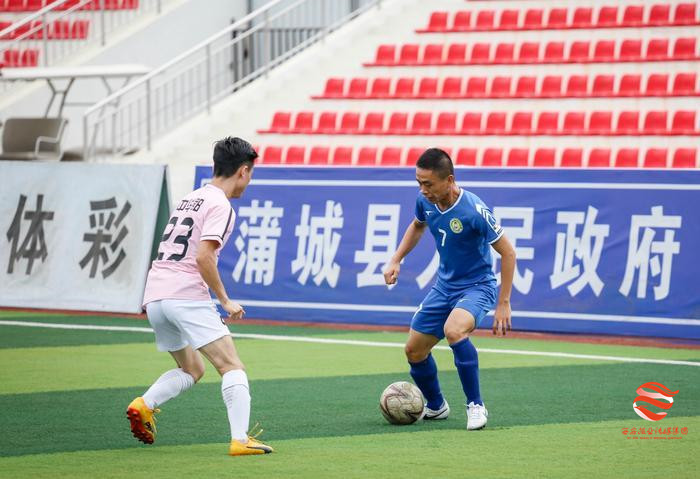 回眸2019的精彩,回顾2018年足球捧杯时刻