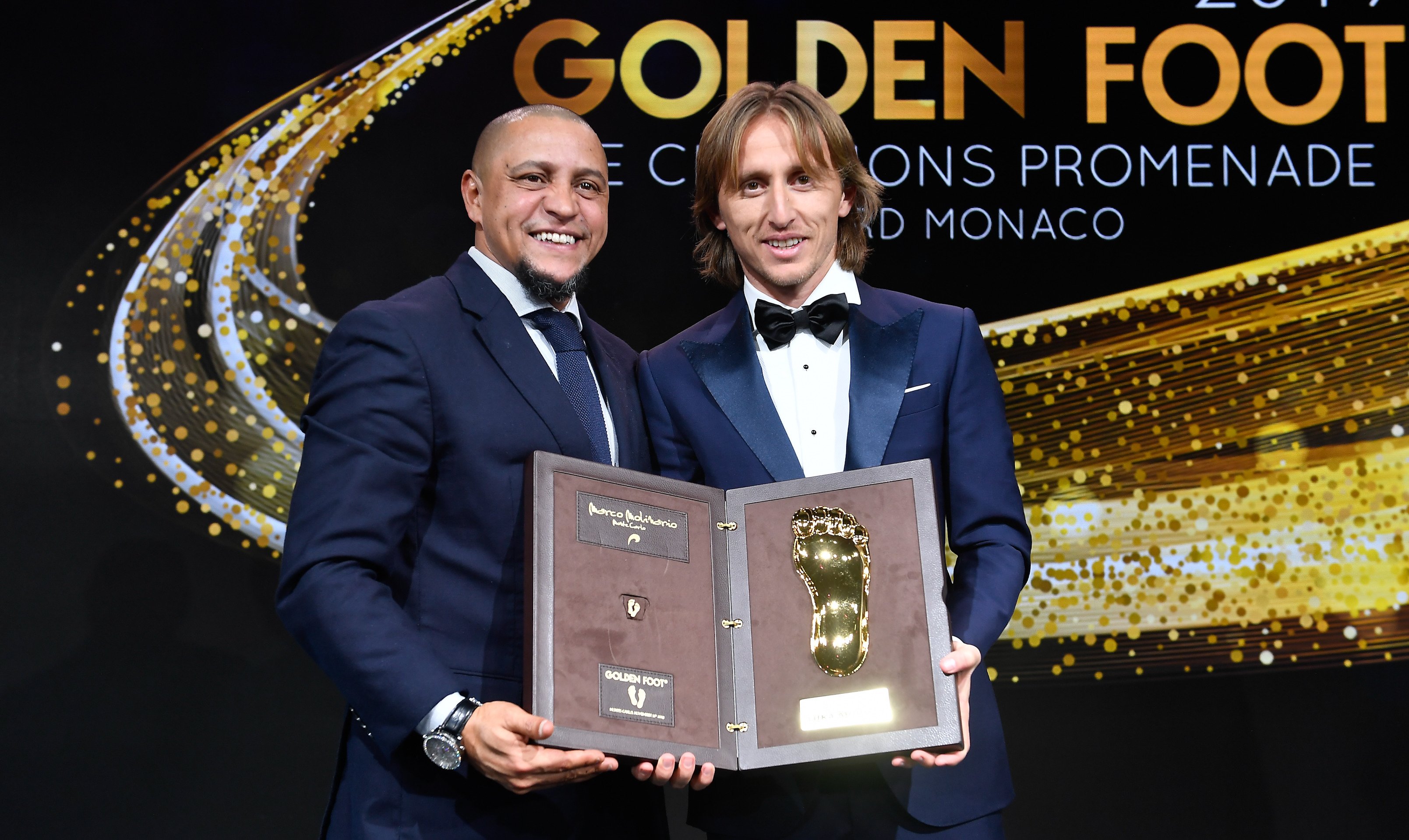 梅西和c罗谁先获得金球,梅西和c罗各获了几次金球