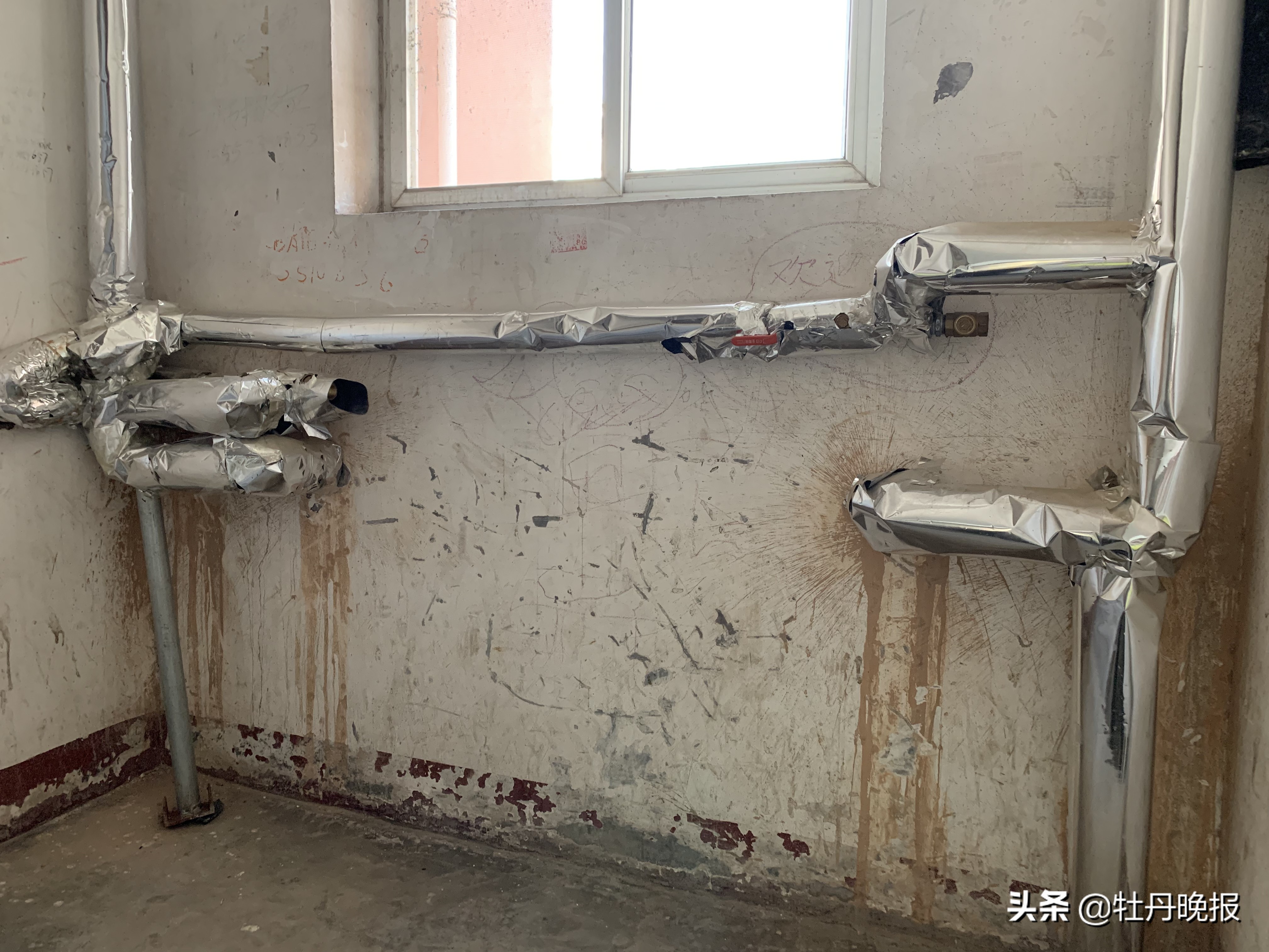 供热管道漏水及时抢修恢复,供暖管道渗水