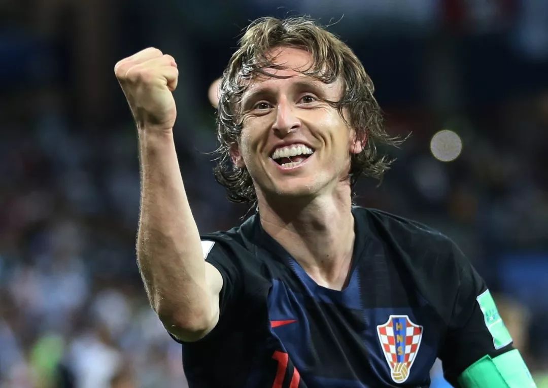 精彩足球对轰,精彩的足球反击集锦