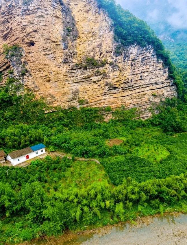 打卡秭归磨坪杨林村悬棺群,秭归县磨坪乡悬棺千古之谜