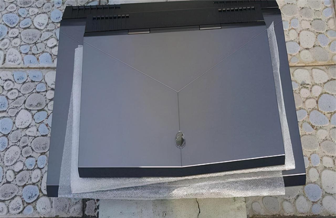 alienware17r4一共几个固态接口,alienware17