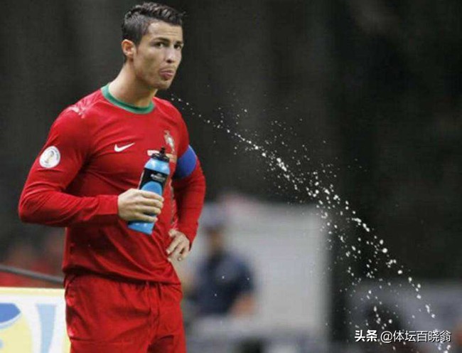 为什么球员喝了水要吐出来,为什么球员喝水吐了