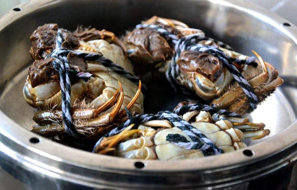 蒸螃蟹不掉脚的方法有哪些窍门,怎么蒸螃蟹不断腿的正确方法