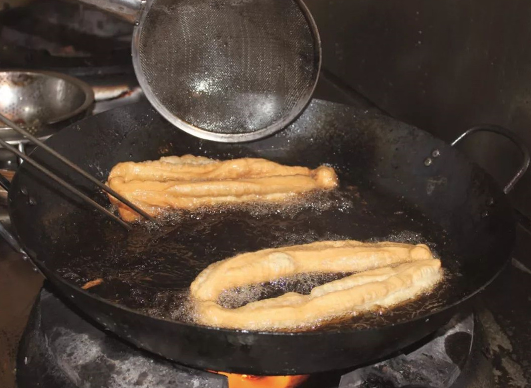 早餐面食技术培训油条配方,早餐店油条做法和配方的全过程