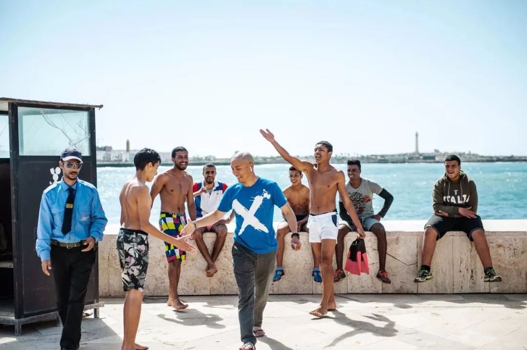 95后开着五菱环游世界,95后开面包车环游世界