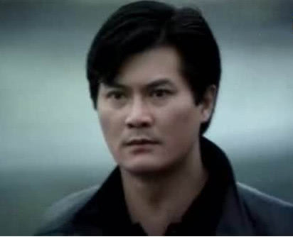 蓝洁瑛并非真的神经，而是逃避