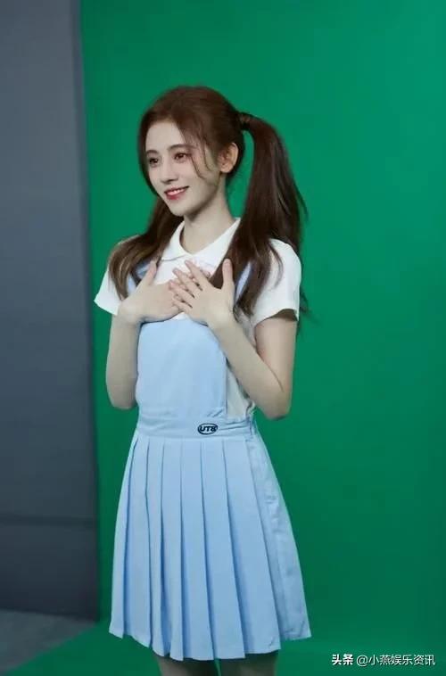 鞠婧祎杨超越丸子头,对比杨超越和鞠婧祎同穿蓝裙