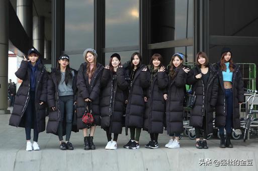 明星同款百搭羽绒服,明星冬季穿搭羽绒服平价