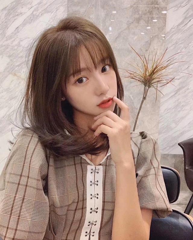 下颚宽羊毛卷中短发,下颌骨宽大刘海发型