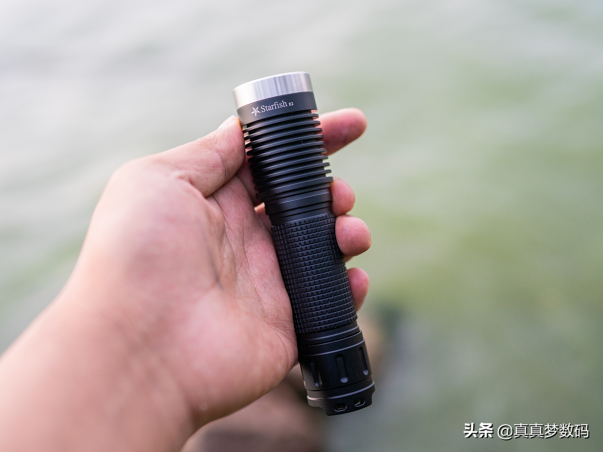 2021强光手电选购经验篇一:盘点我的高性价比强光手电筒