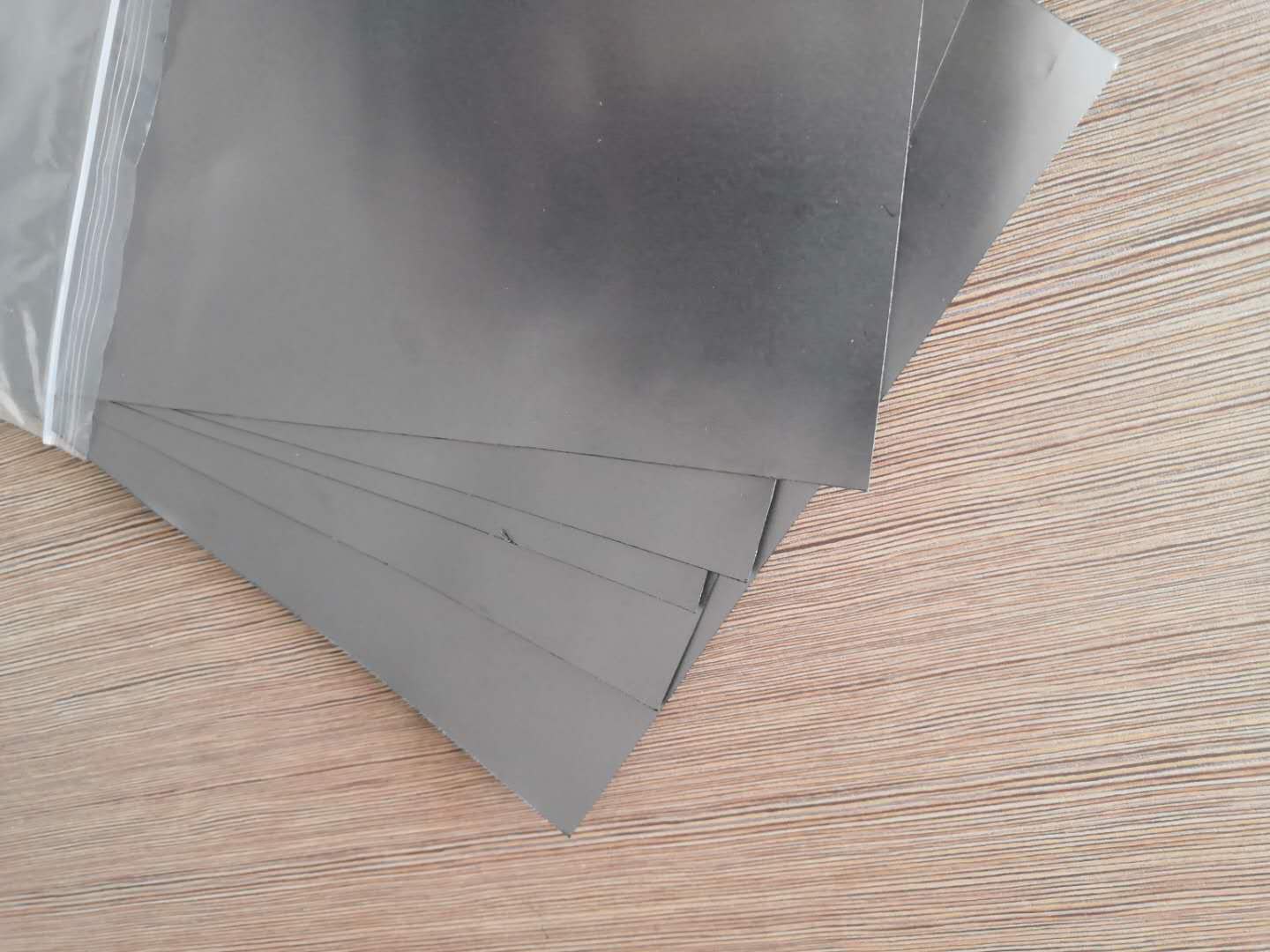 石墨烯跟石墨是一样的吗,石墨烯制造石墨纸