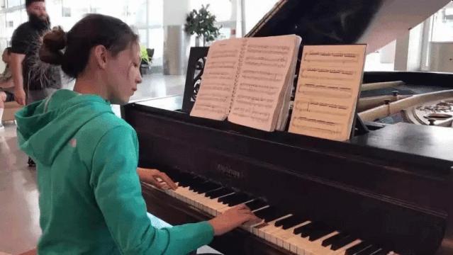 中国天才少女入籍韩国为韩国夺冠,归化的滑雪天才少女