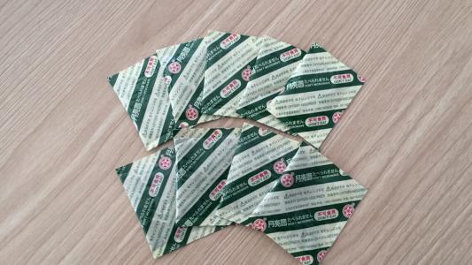 食品袋的干燥剂还有什么用途,食品袋里干燥剂的妙用是什么