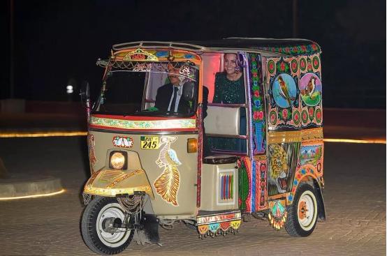 威廉凯特继续履行王室职责,威廉凯特王室有权限吗