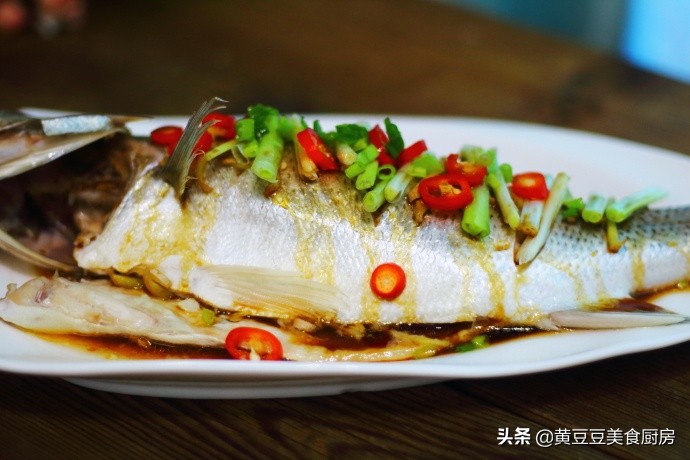 蒸海鱼是凉水上锅还是开水上锅,清蒸海鱼要多少分钟