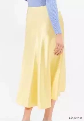 今年流行的裙子不穿高跟鞋,穿今年最流行的裙子