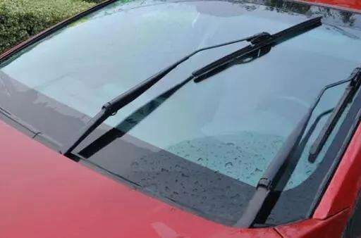 汽车雨刮器工作时听见继电器响,汽车雨刮器响声什么原因