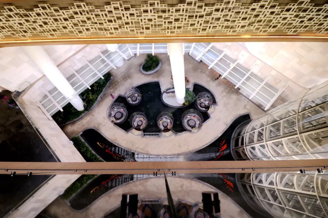 这才是真正意义上的豪华邮轮,号称全球顶级豪华邮轮