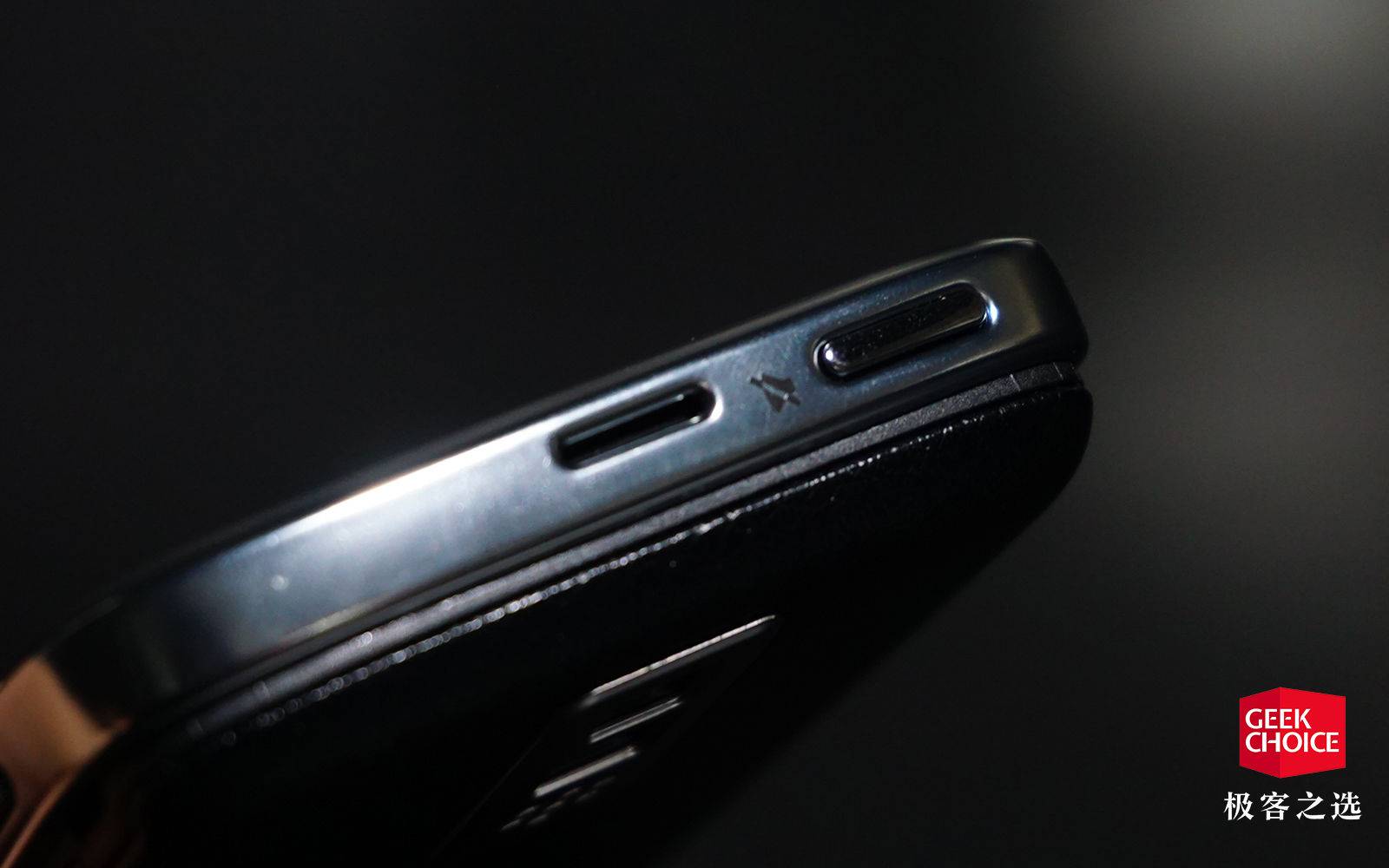 黑莓最后一款全键盘手机,很老的黑莓手机能用来干嘛