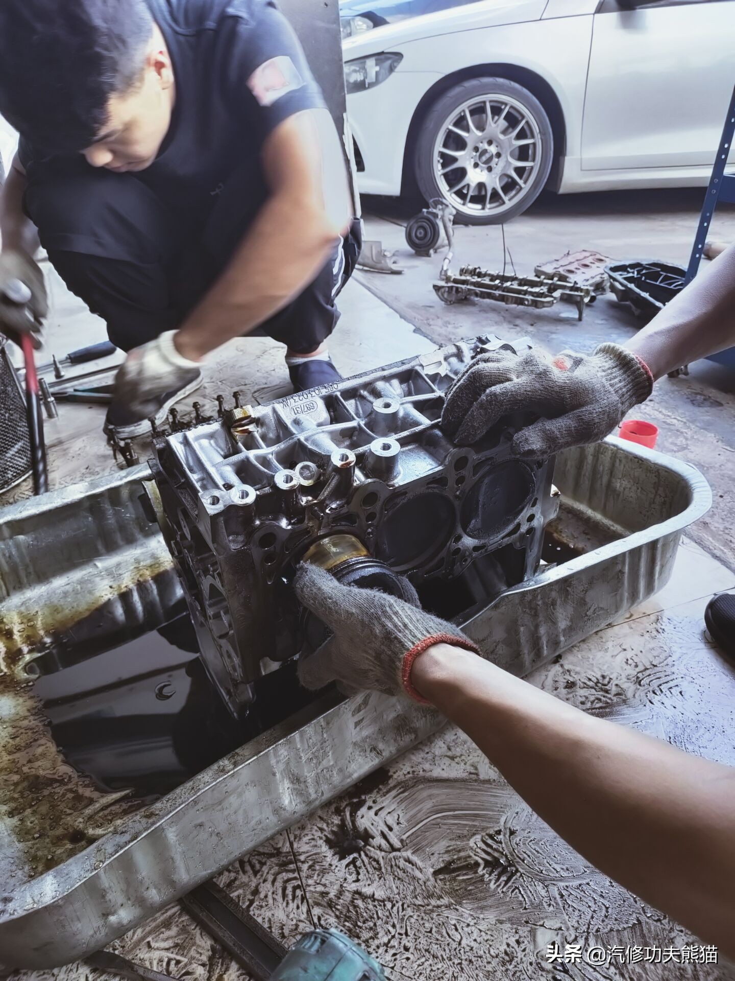 奥迪a8烧机油吗48v轻混,奥迪a8烧机油一千公里烧0.5正常吗