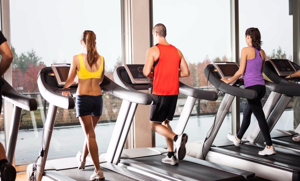 健身房器械椭圆机和跑步机,椭圆机锻炼怎么达到跑步效果