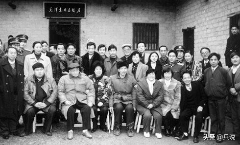 伟人病重时叮嘱女儿:家里有个叔叔很困难,你们要经常看望