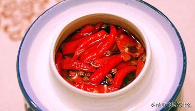 风味独特的四川泡菜制作及养护法，见证一坛传家泡菜的诞生