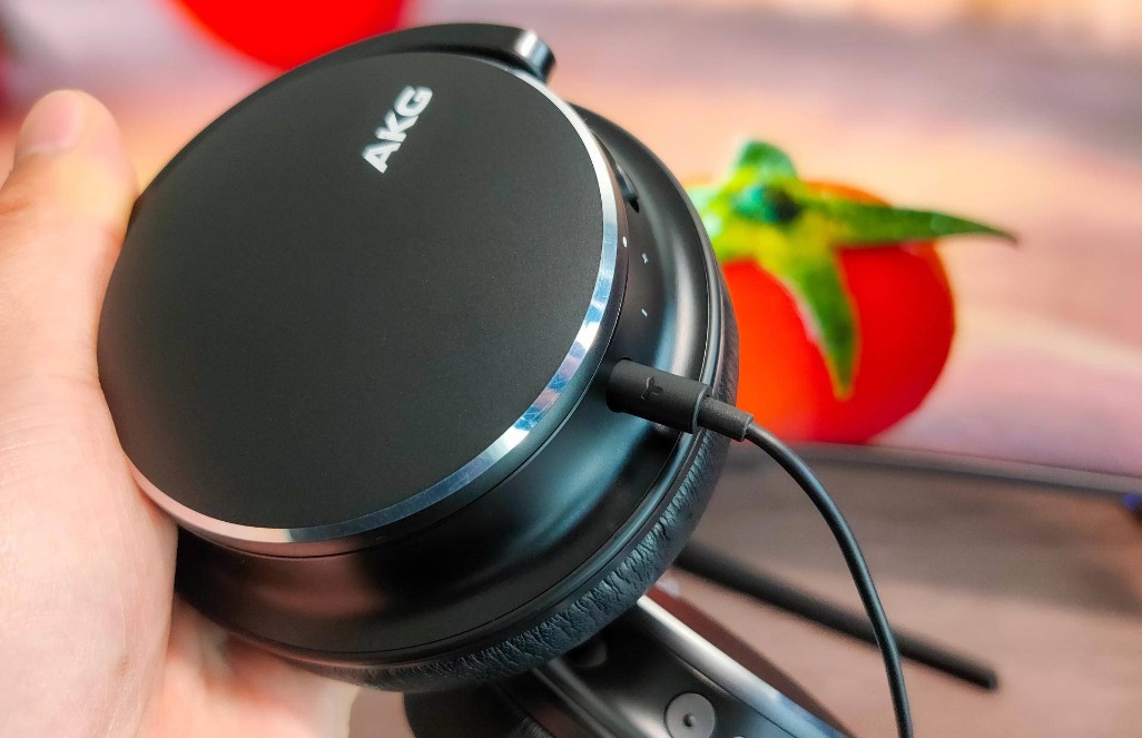 1499售价！拥有快充主动降噪环境感知以及续航25h，AKG新品值吗？